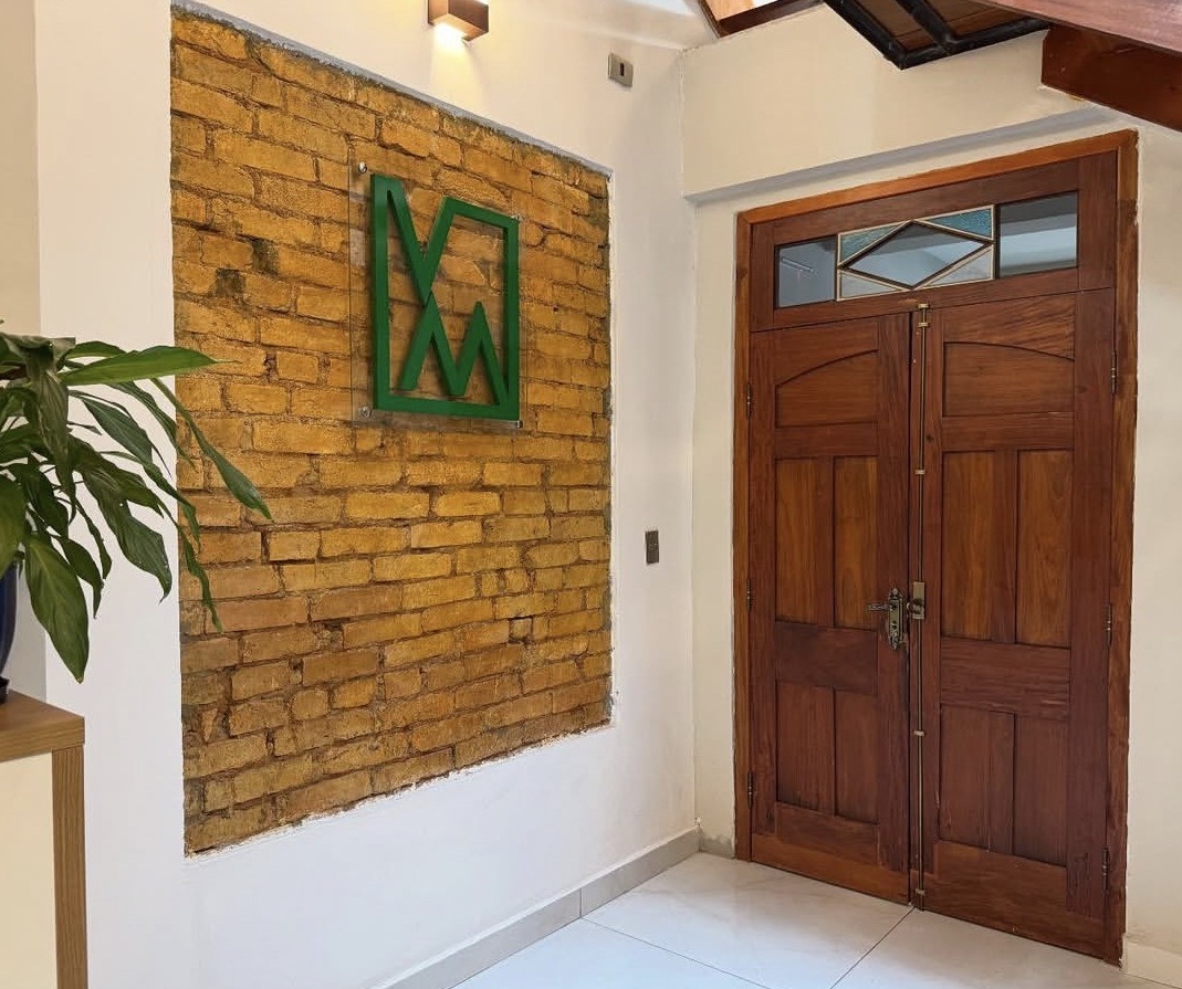 Entrada do escritório Veiga Montemor